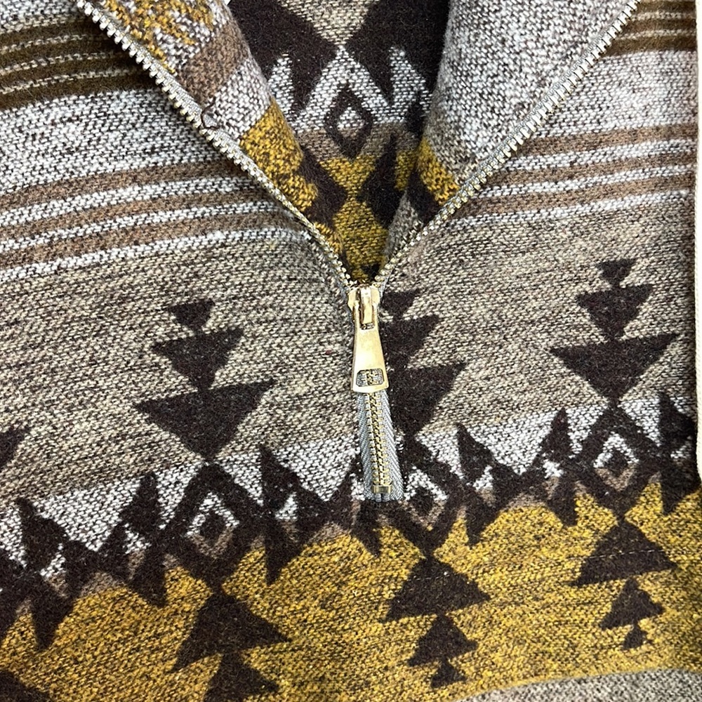 Hooded pullover! - Picture 4 of 10